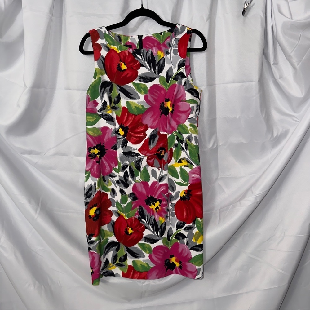 Floral Elegance Sleeveless Midi Dress - Picture 2 of 6